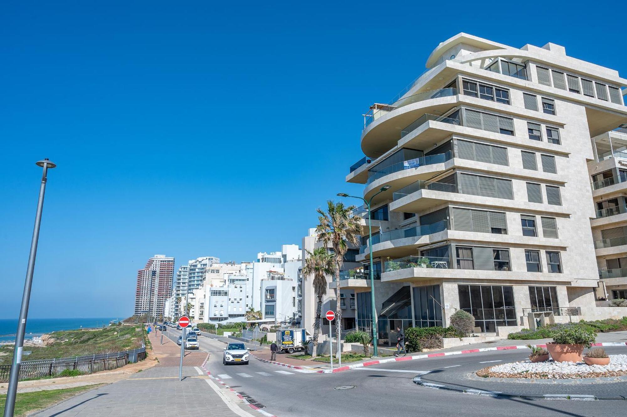 Appartement Shamyam -שמיים- מהממות על חוף הים עם ג'קוזי פרטי ובריכה במתחם