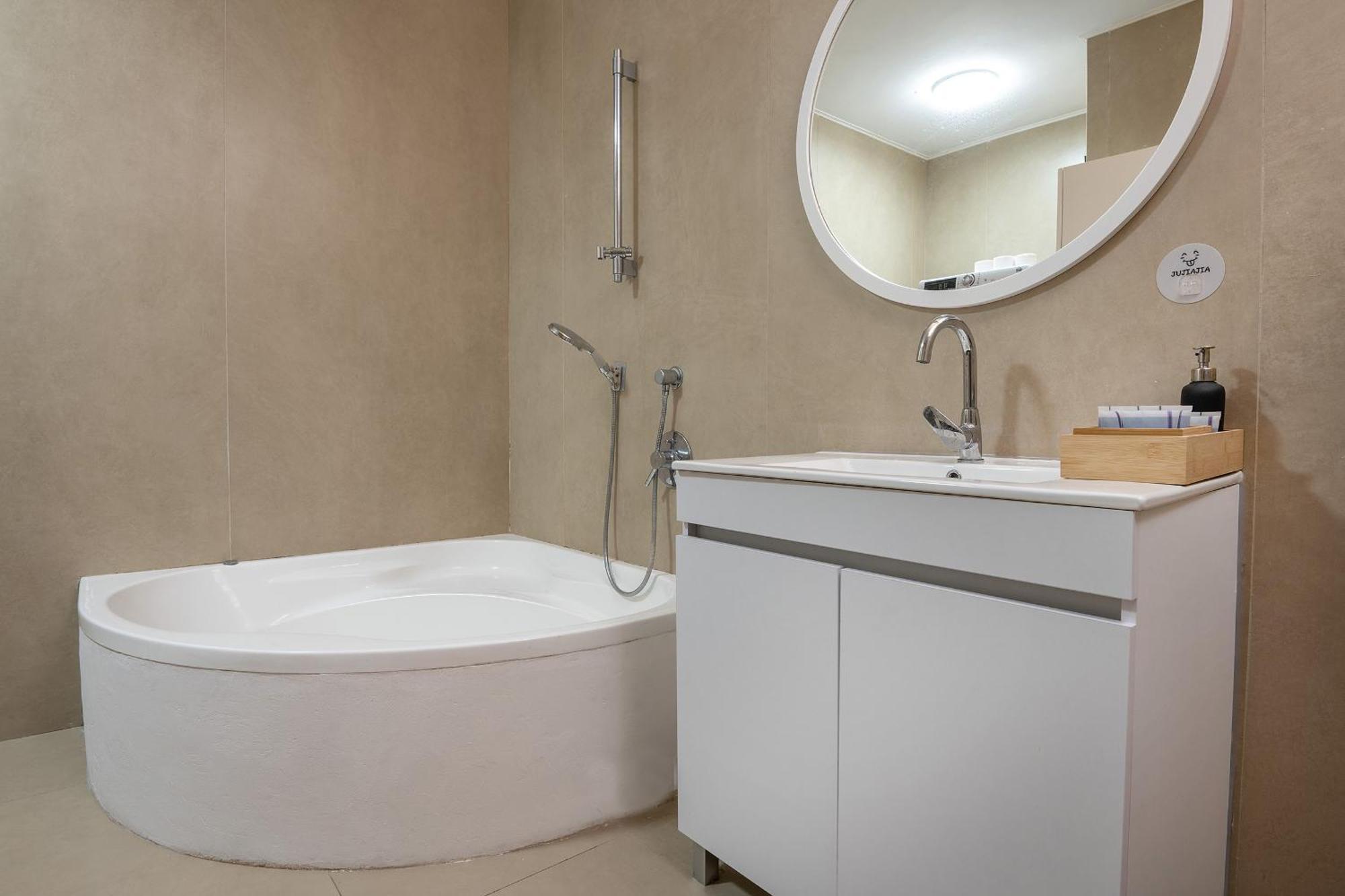 Appartement Shamyam -שמיים- מהממות על חוף הים עם ג'קוזי פרטי ובריכה במתחם Netanya