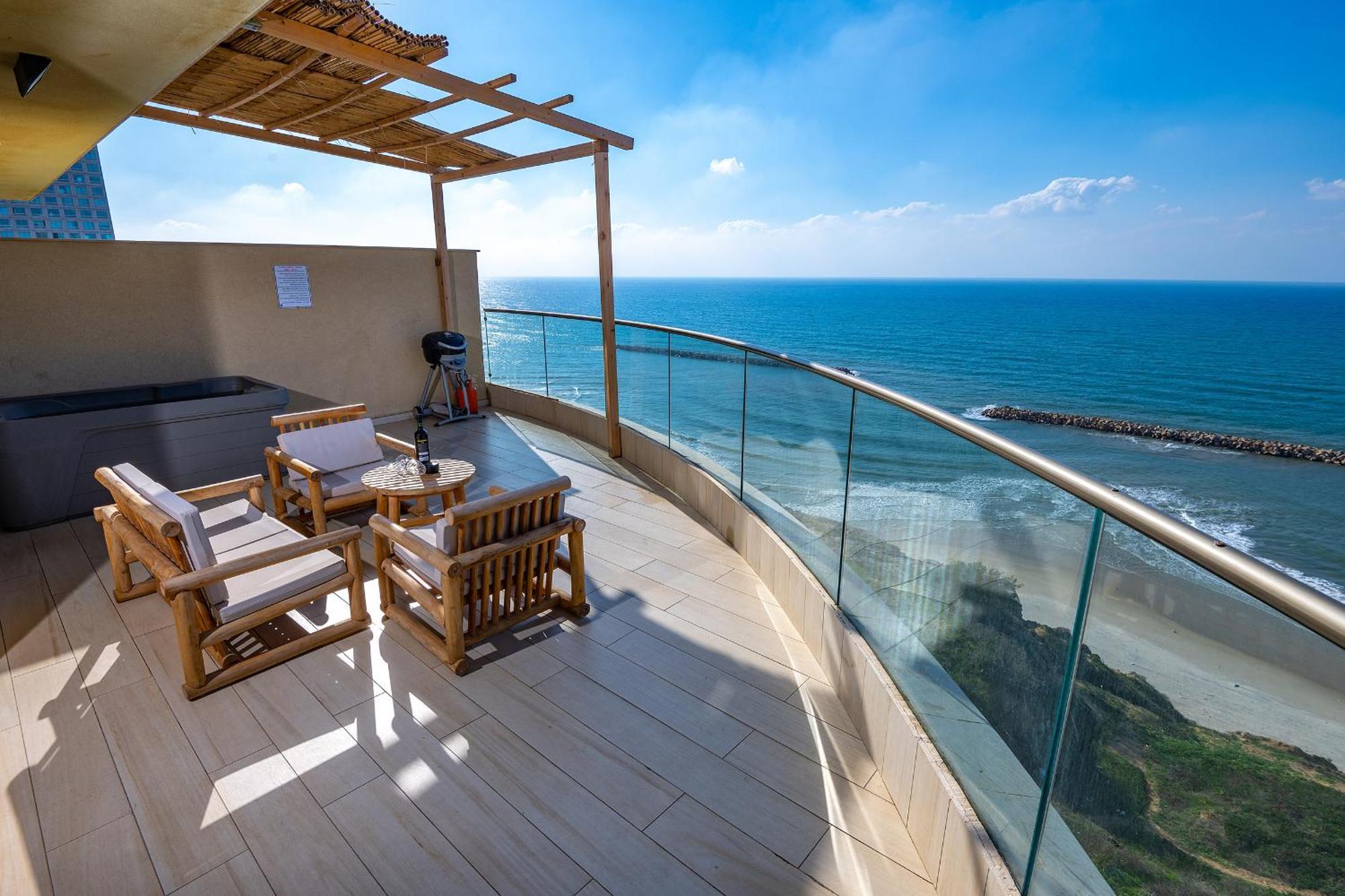 Appartement Shamyam -שמיים- מהממות על חוף הים עם ג'קוזי פרטי ובריכה במתחם Netanya
